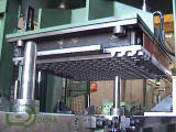 Automatic press for floor fabrication from rusty rubber